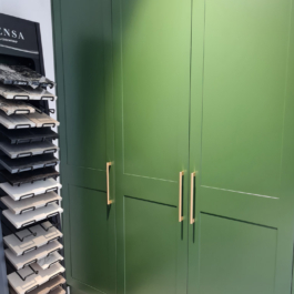 OPAmebel Jasło - Szafa lakierowana z uchwytami Viefe (2)