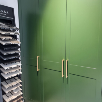 OPAmebel Jasło - Szafa lakierowana z uchwytami Viefe (2)