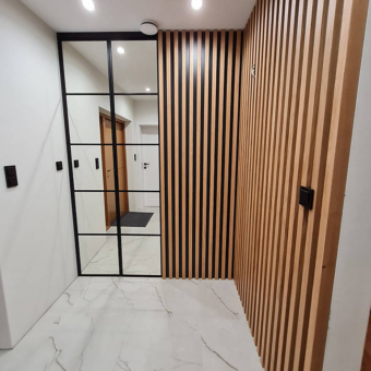 Zabudowa w wiatrołapie OPAmebel Jasło (1)