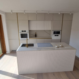 Jasne meble kuchenne wykonane na zamówienie Opa Mebel Jasło (10)