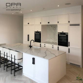 Jasna kuchnia z wyspą Opa Mebel Jasło (2)_