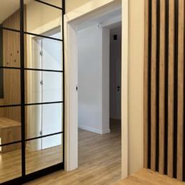 Nowoczesny przedpokój z meblami wykonanymi na wymiar Opa Mebel Jasło (1)